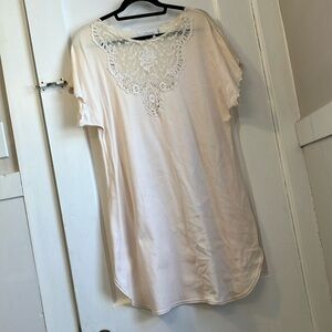 Verna women’s cream soft cotton nightgown with V-lace at top. Size L.